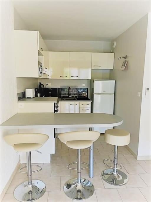 Bel Appartement Proche Du Port Sanary-sur-Mer Bagian luar foto